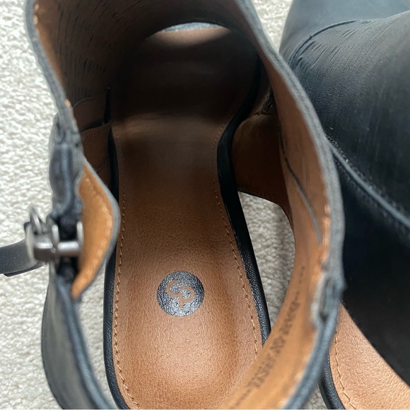 Dress Barn Peep Toe Heels - Picture 5 of 5